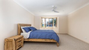 4 bedrooms, free WiFi, bed sheets