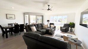 Smart TV - Anchorage Waterfront Unit - Lifestyle Yamba (YAMBA)