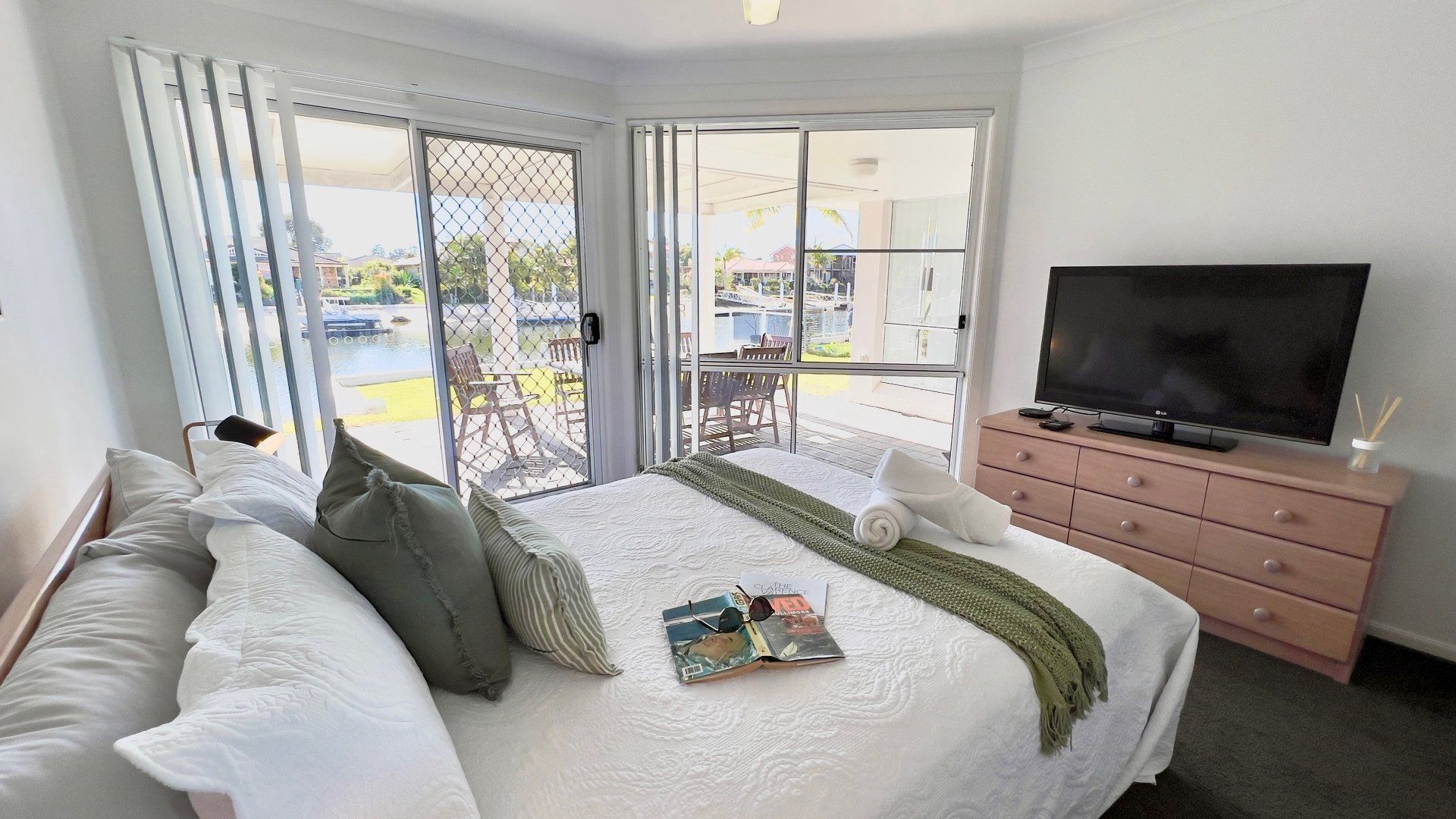 3 bedrooms, iron/ironing board, WiFi, bed sheets