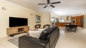 Smart TV - Newport Retreat - Lifestyle Yamba (YAMBA)