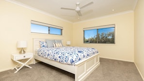 4 bedrooms, WiFi - Newport Retreat - Lifestyle Yamba (YAMBA)