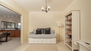 4 bedrooms, desk, free WiFi