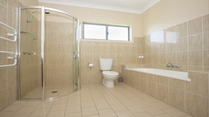 Combined shower/tub