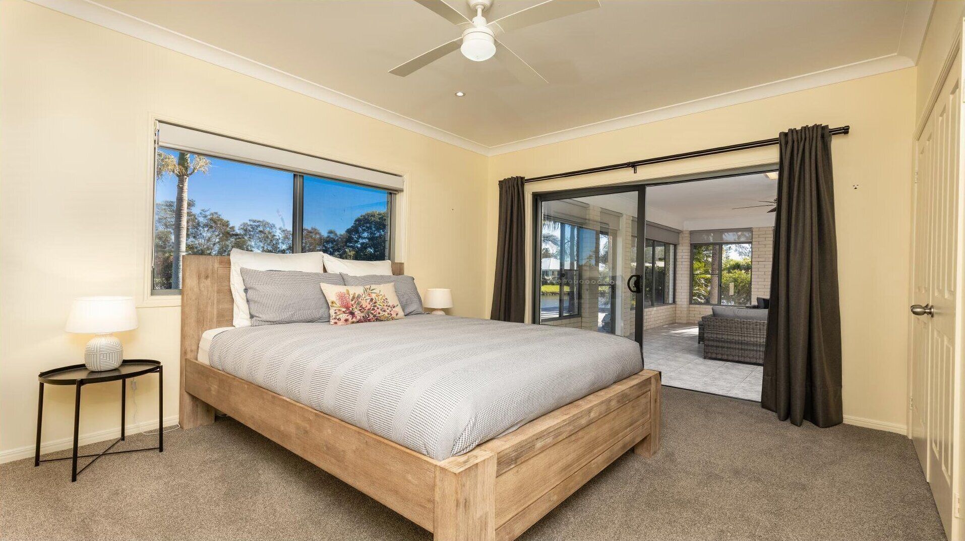 4 室のベッドルーム、デスク、WiFi (無料)