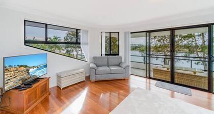 Taroona, large waterfront home Yamba