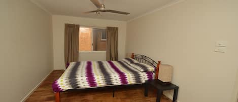 2 bedrooms, iron/ironing board, WiFi