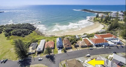 Pet friendly, 2 bedroom unit on top of the hill near the Pacific Hotel which is located right across
