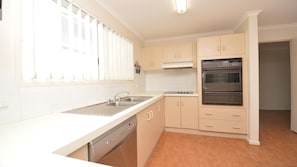 Private kitchen - Pilot Unit 1 - Lifestyle Yamba (YAMBA)