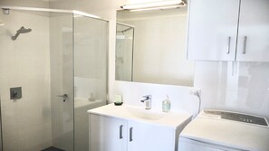 Douche, séchoir à cheveux