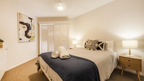 2 bedrooms, iron/ironing board, WiFi, bed sheets