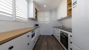 Microwave, oven, stovetop, dishwasher - Craigmore On The Beach Unit 6 - Lifestyle Yamba (YAMBA)