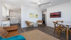 Smart TV - Craigmore On The Beach Unit 6 - Lifestyle Yamba (YAMBA)
