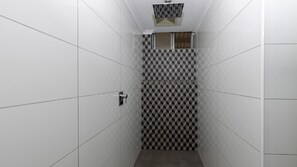 Shower - Craigmore on the Beach Unit 6 (YAMBA)