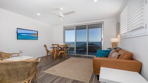 TV - Craigmore On The Beach Unit 6 (YAMBA)