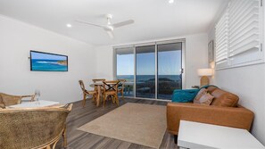 TV - Craigmore on the Beach Unit 6 (YAMBA)