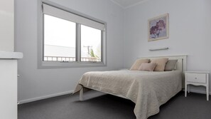 2 bedrooms, iron/ironing board - Wingamba Unit 3 Yamba (YAMBA)