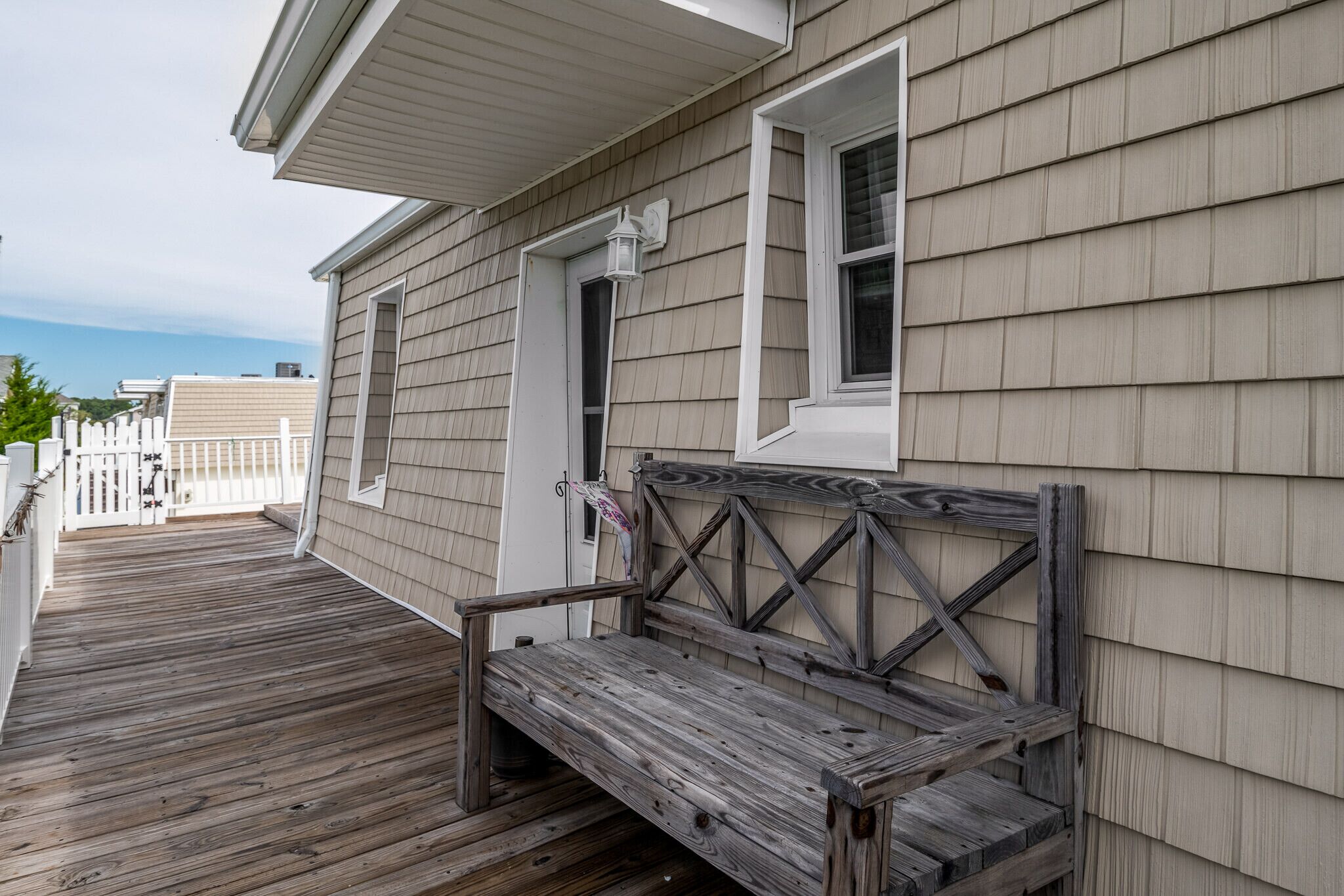 Feelin' TipSea - Come enjoy this 4 bedrooms/2 baths coastal gem w/ a shared community pool!