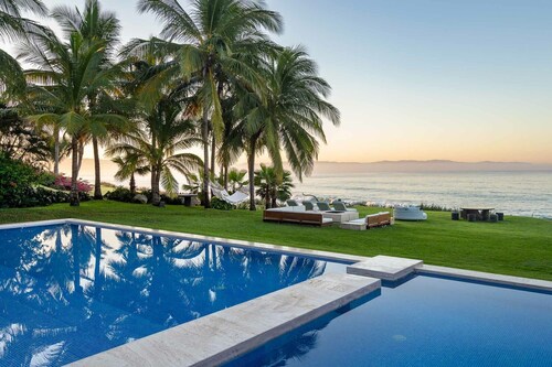 Stunning 7-Bd Beachfront Villa, Golf, Spa & Beach Club — Chef & Butler Incl.