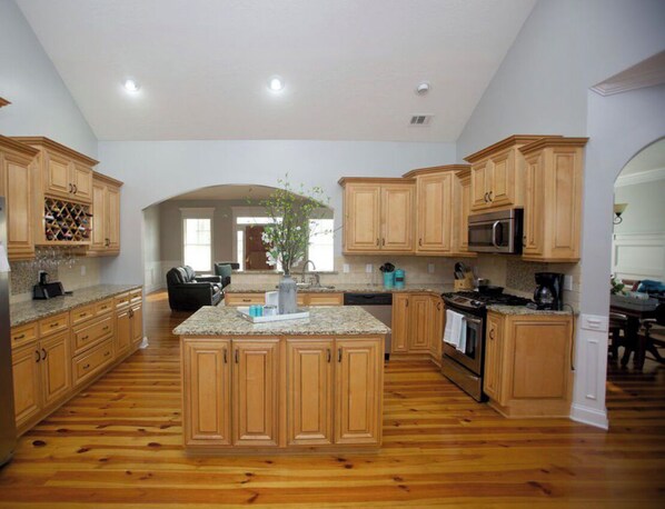 Mikrowelle, Ofen, Herdplatte, Geschirrspüler