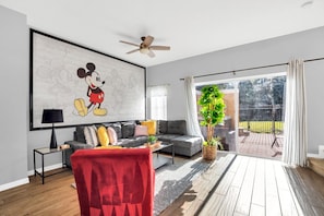 TV - Newly Renovated Stylish Villa, With Star Wars, Mickey and Safari Themed Rooms #3tv4706 (Kissimmee)