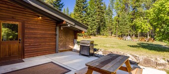 Home on 16 acres w/ easy trail access, hot tub & fire pits - Stillwater Mountain Lodge