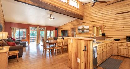 Home on 16 acres w/ easy trail access, hot tub & fire pits - Stillwater Mountain Lodge