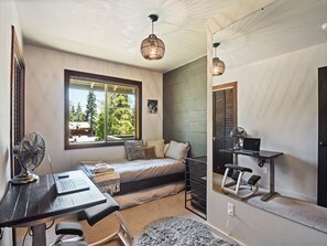 Casa, varias camas, bañera de hidromasaje | 4 dormitorios, wifi gratis, ropa de cama