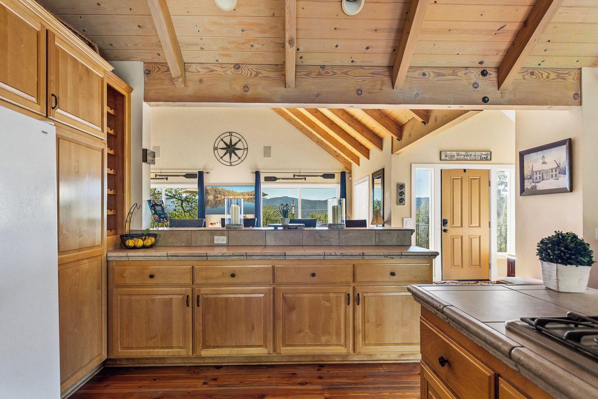 Nhà, nhiều giường, sân hiên, quang cảnh núi (Bearfoot Lodge at Lake Arrowhead) | Bếp riêng | Tủ lạnh, lò vi sóng, lò nướng, bếp nấu 