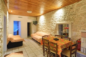 3 bedrooms, iron/ironing board, WiFi