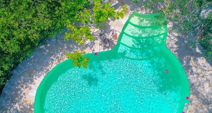 Lili Luxury Cottage in Ozias