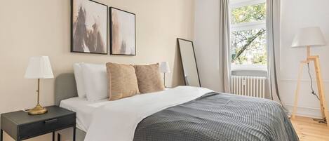 3 habitaciones, tabla de planchar con plancha, wifi y ropa de cama