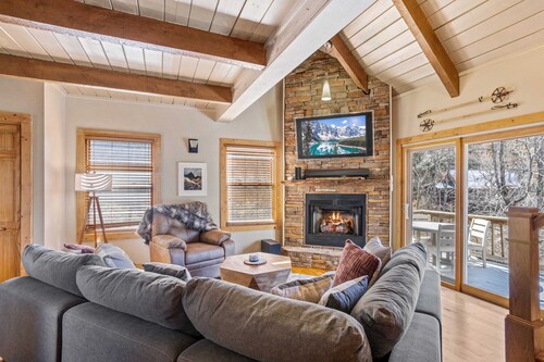 Cozy Mountain Home Near Ski Slopes