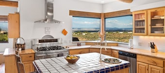 Beautiful Southwest Home! Private Pool & Fire Pit! 5 Bedrooms with Casita! Quail