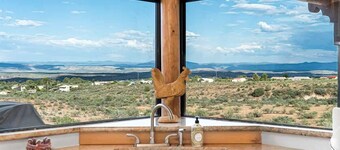 Stunning Views, Pool, Sauna, Steam Shower, Firepit!
