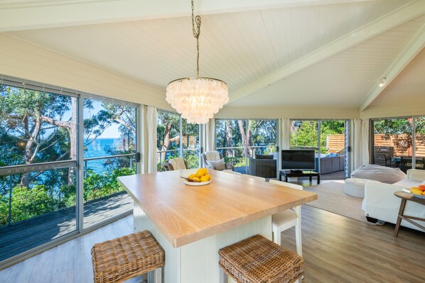 Smart TV, table tennis, books