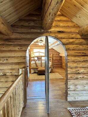 5 bedrooms, iron/ironing board, travel cot, free WiFi - Spacious cabin with Hot tube accessing all of Colorado's outdoor adventure (Hotchkiss)