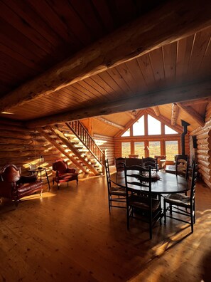 Dining - Spacious cabin with Hot tube accessing all of Colorado's outdoor adventure (Hotchkiss)