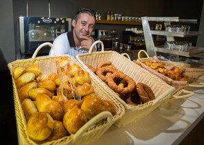 Tägliches kontinentales Frühstück gegen Gebühr