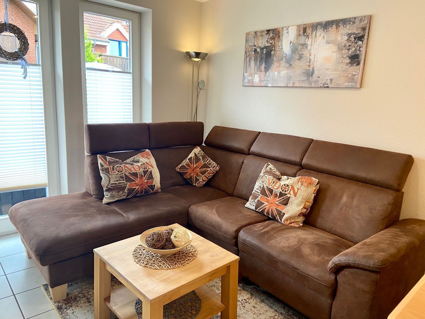 Télévision, table de tennis de table, chaîne hi-fi