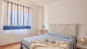 1 camera, culla da viaggio, lenzuola