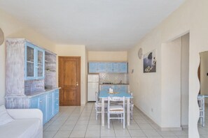 Interior - 40/50 sq m, flat with living room with equipped kitchenette and double sofa bed, double bedroom and bathroom with shower, front or side sea viewIt is equipped with:- tv- electric kettle- microwave- toaster- bagno con doccia- phon- iron and ironing board  (Marinella)