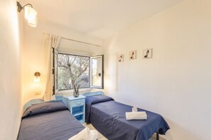 2 Schlafzimmer, Bügeleisen/Bügelbrett, Reisekinderbett, Bettwäsche