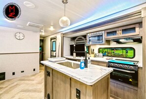 Fridge, microwave, oven, stovetop - Epic Outdoor Adventures & Experiences Await Your Group at Moto Ranch! Sleeps 28 (Brooksville)