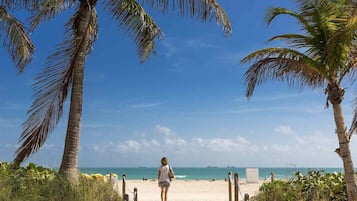 Beach nearby, sun loungers, beach towels