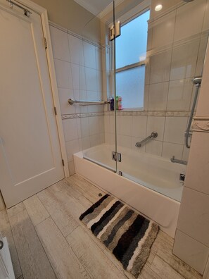 Combined shower/tub, hair dryer, towels, soap