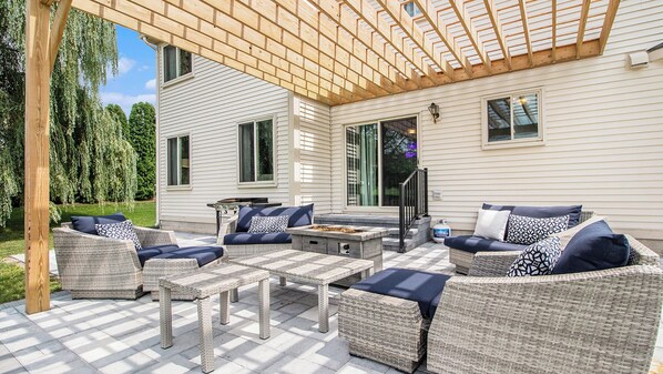 Terrace/patio - Elegant Residence 3 Miles from UM Stadium (Ann Arbor)