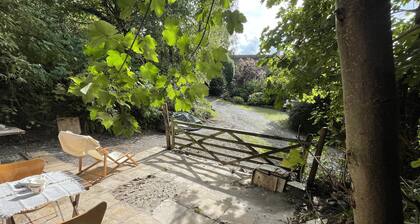 Remarkable Boultons Barn with hot tub & opt sauna