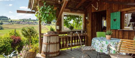 تناول الطعام بالخارج