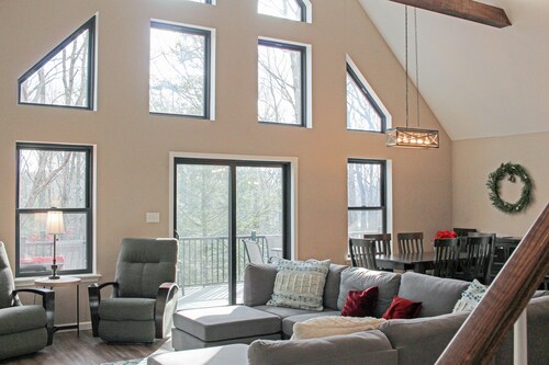 A safe, modern house in the woods just minutes from  downtown Jim Thorpe 