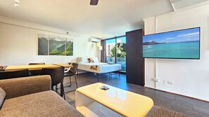 Smart TV - Waikiki Spacious Modern Remodel. w/Pool & Hot tub - Sleeps 3 (Honolulu)